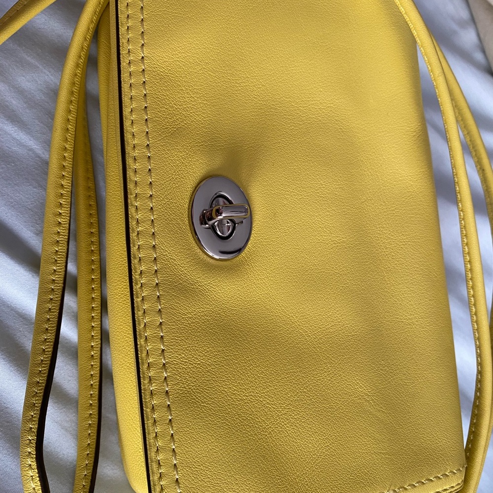 Coach - Picture 4 of 6